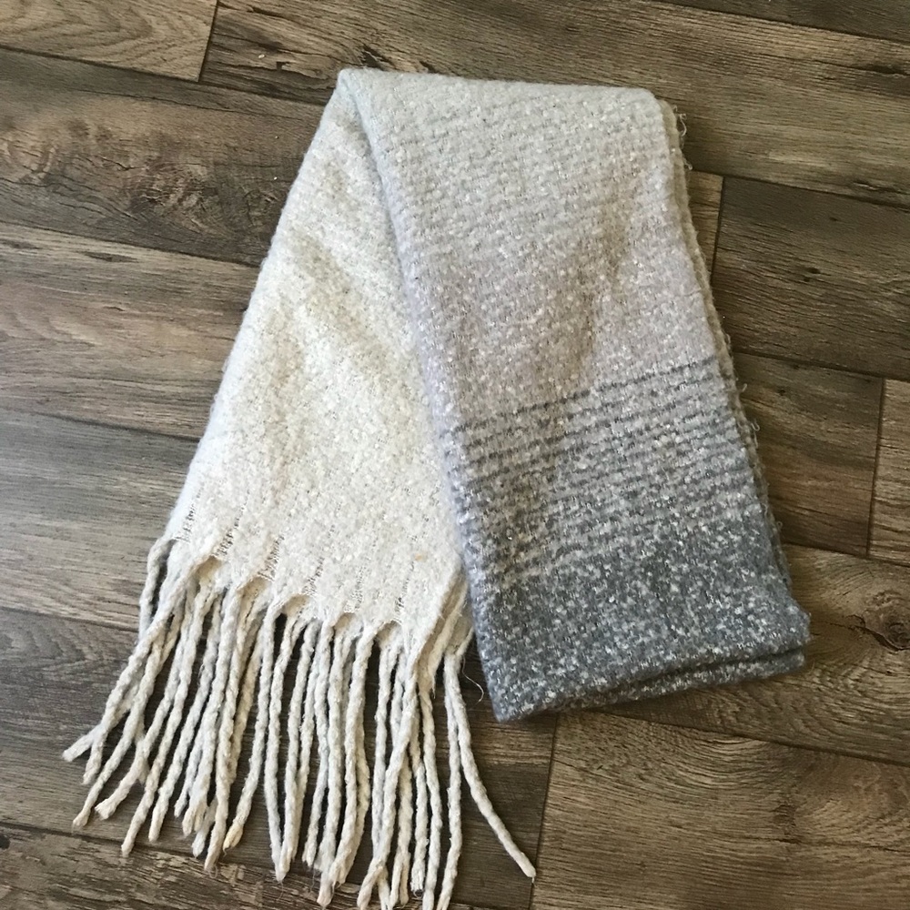 Mer Sea Gray Oversized Ombré Scarf